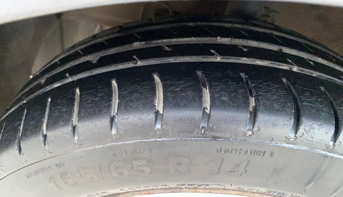 2016 Hyundai Grand i10 MAGNA 1.2 KAPPA VTVT, Petrol, Manual, 1,32,973 km, Left Front Tyre Tread