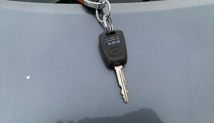 2016 Hyundai Grand i10 MAGNA 1.2 KAPPA VTVT, Petrol, Manual, 1,32,973 km, Key Close Up