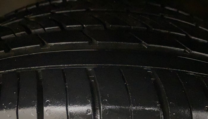 2019 Hyundai Elite i20 ASTA 1.2 (O), Petrol, Manual, 52,570 km, Left Front Tyre Tread