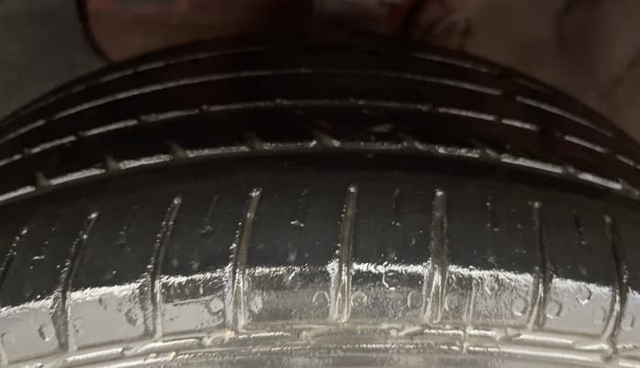 2016 Hyundai Elite i20 ASTA 1.2 (O), CNG, Manual, 63,863 km, Left Front Tyre Tread