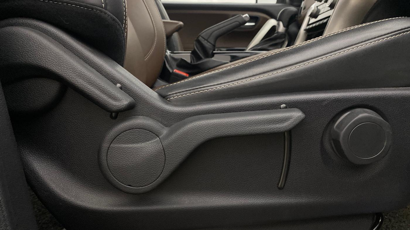 2024 Mahindra SCORPIO-N Z8 Select Diesel AT 2WD, Diesel, Automatic, 11,819 km, Driver Side Adjustment Panel