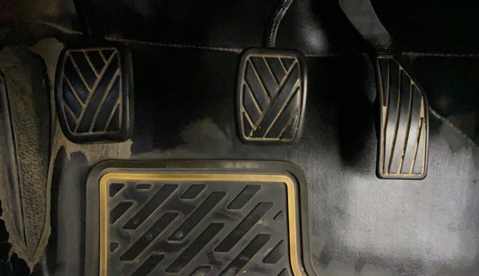 2017 Maruti S Cross ZETA 1.3, Diesel, Manual, 68,717 km, Pedals