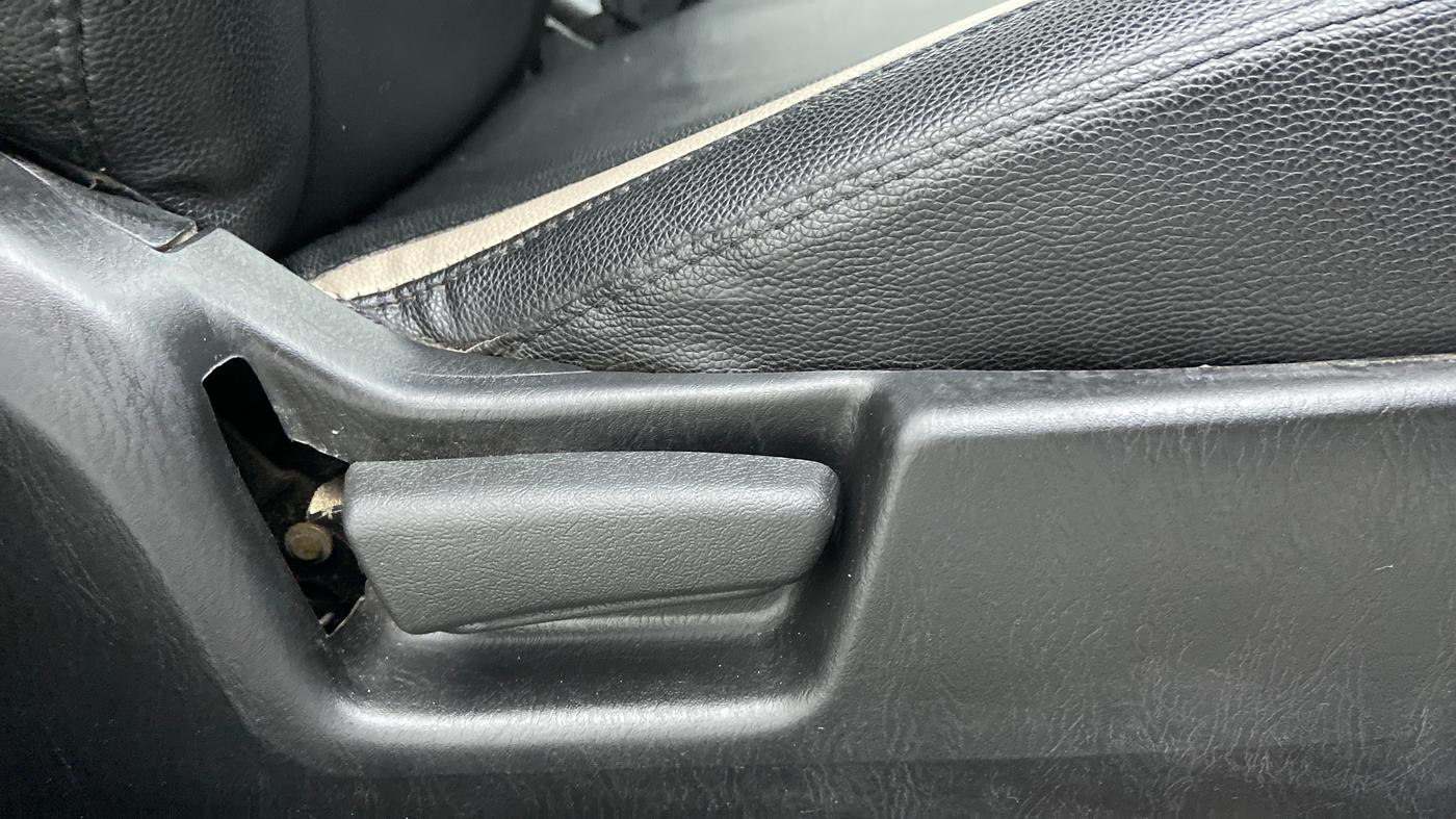 2019 Maruti Alto VXI, Petrol, Manual, 23,360 km, Driver Side Adjustment Panel