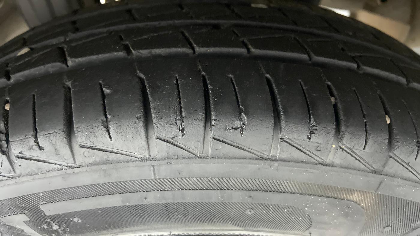 2019 Maruti Alto VXI, Petrol, Manual, 23,360 km, Left Front Tyre Tread