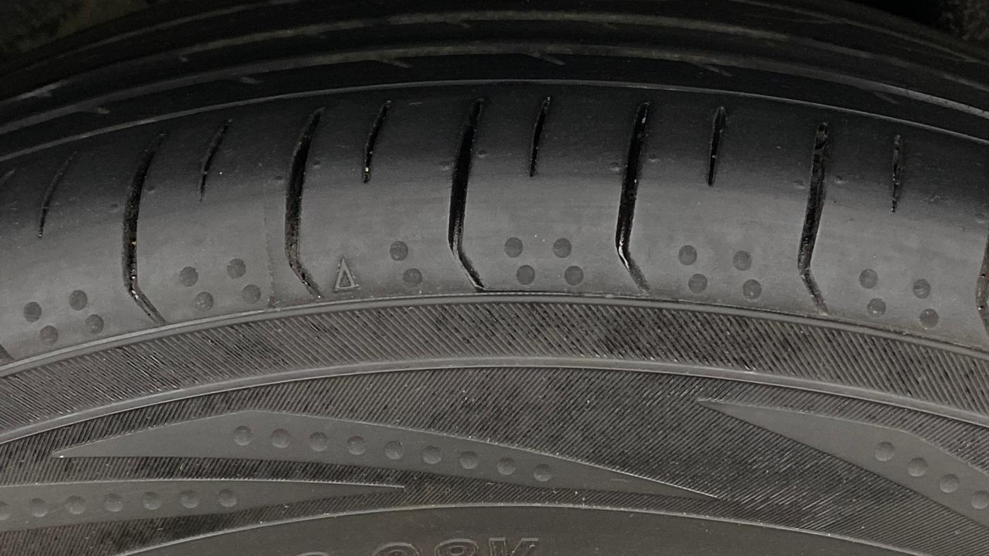 2021 Jeep Compass LIMITED (O) 1.4 PETROL DCT, Petrol, Automatic, 41,159 km, Left Rear Tyre Tread