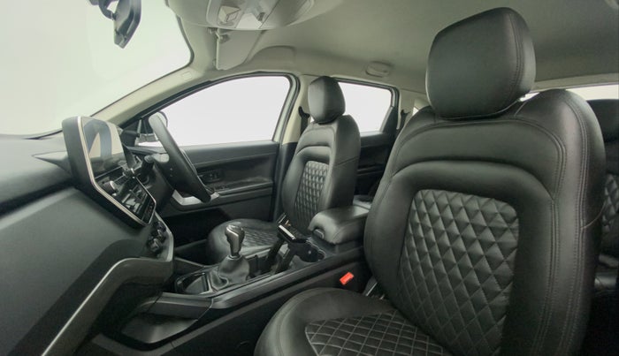 2019 Tata Harrier XM 2.0L KRYOTEC, Diesel, Manual, 65,523 km, Right Side Front Door Cabin