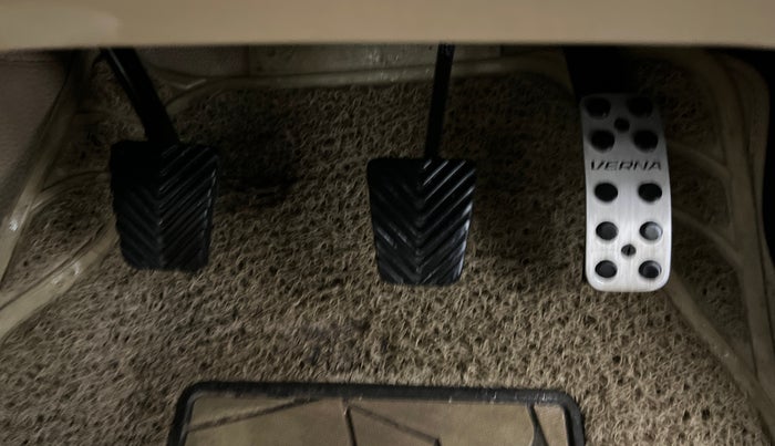 2016 Hyundai Verna 1.6 VTVT S, Petrol, Manual, 73,143 km, Pedals