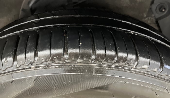 2016 Hyundai Verna 1.6 VTVT S, Petrol, Manual, 73,143 km, Left Rear Tyre Tread