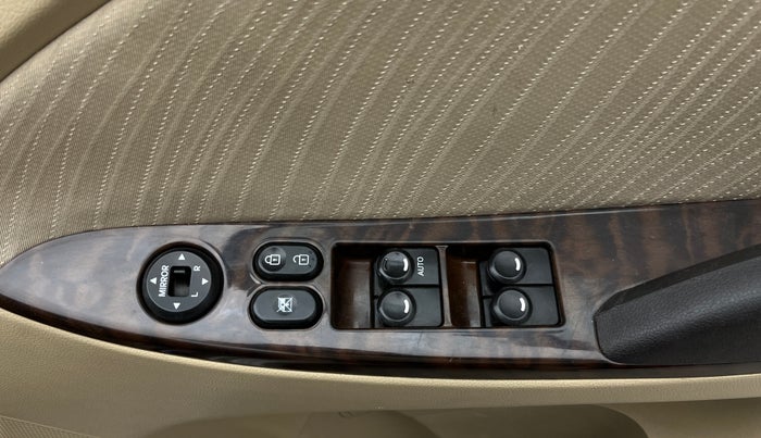 2016 Hyundai Verna 1.6 VTVT S, Petrol, Manual, 73,143 km, Driver Side Door Panels Control