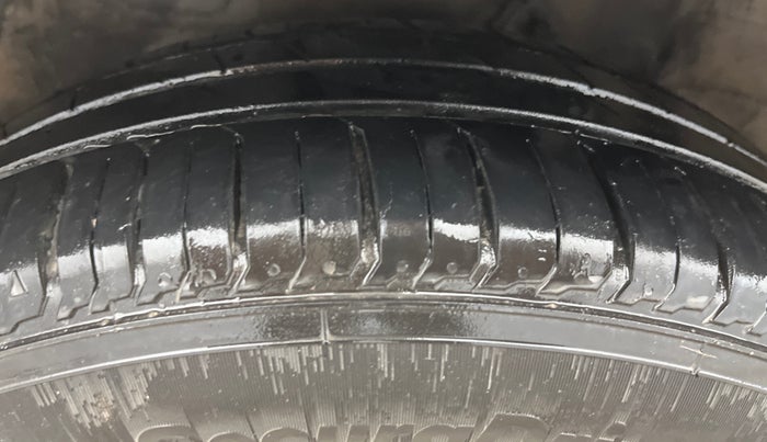 2016 Hyundai Verna 1.6 VTVT S, Petrol, Manual, 73,143 km, Left Front Tyre Tread