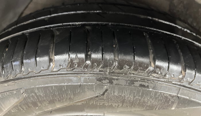 2016 Hyundai Verna 1.6 VTVT S, Petrol, Manual, 73,143 km, Right Rear Tyre Tread