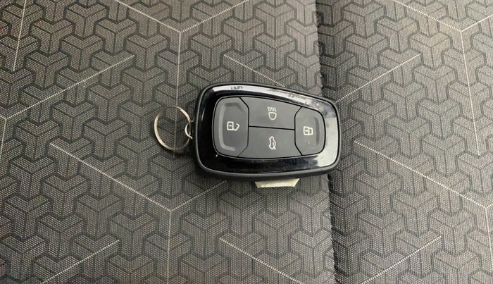 2023 Tata PUNCH CREATIVE  MT, Petrol, Manual, 18,835 km, Key Close Up