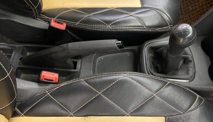 2016 Volkswagen Polo COMFORTLINE 1.2L, Petrol, Manual, 58,130 km, Gear Lever