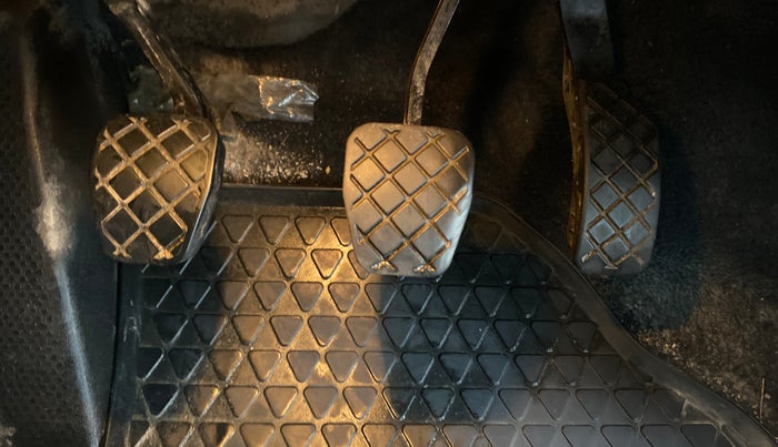 2016 Volkswagen Polo COMFORTLINE 1.2L, Petrol, Manual, 58,130 km, Pedals