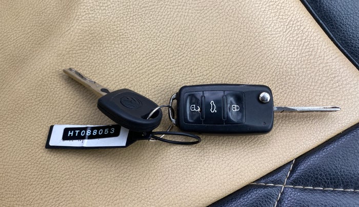 2016 Volkswagen Polo COMFORTLINE 1.2L, Petrol, Manual, 58,130 km, Key Close Up