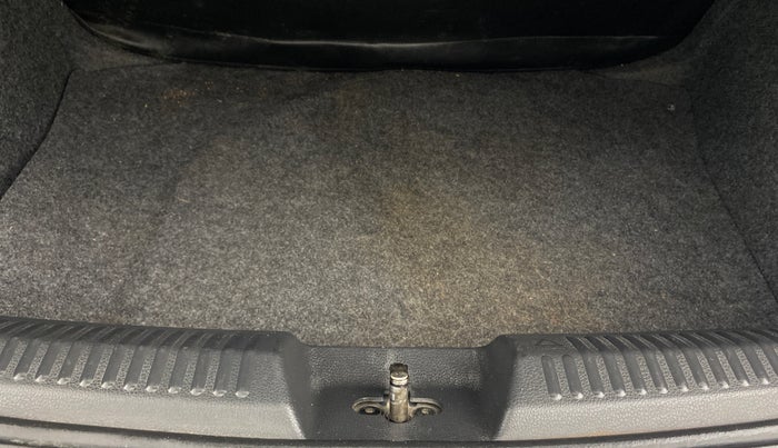 2016 Volkswagen Polo COMFORTLINE 1.2L, Petrol, Manual, 58,130 km, Boot Inside