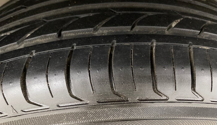 2016 Volkswagen Polo COMFORTLINE 1.2L, Petrol, Manual, 58,130 km, Left Rear Tyre Tread