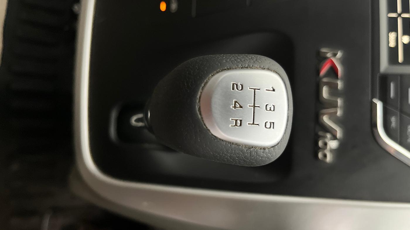 2016 Mahindra Kuv100 K8 6 STR, CNG, Manual, 22,314 km, Gear Lever