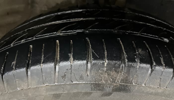 2016 Mahindra Kuv100 K8 6 STR, CNG, Manual, 22,314 km, Right Front Tyre Tread