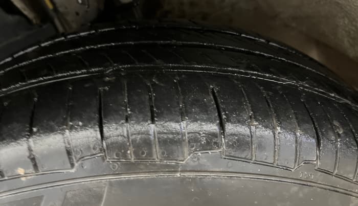 2016 Mahindra Kuv100 K8 6 STR, CNG, Manual, 22,314 km, Left Front Tyre Tread