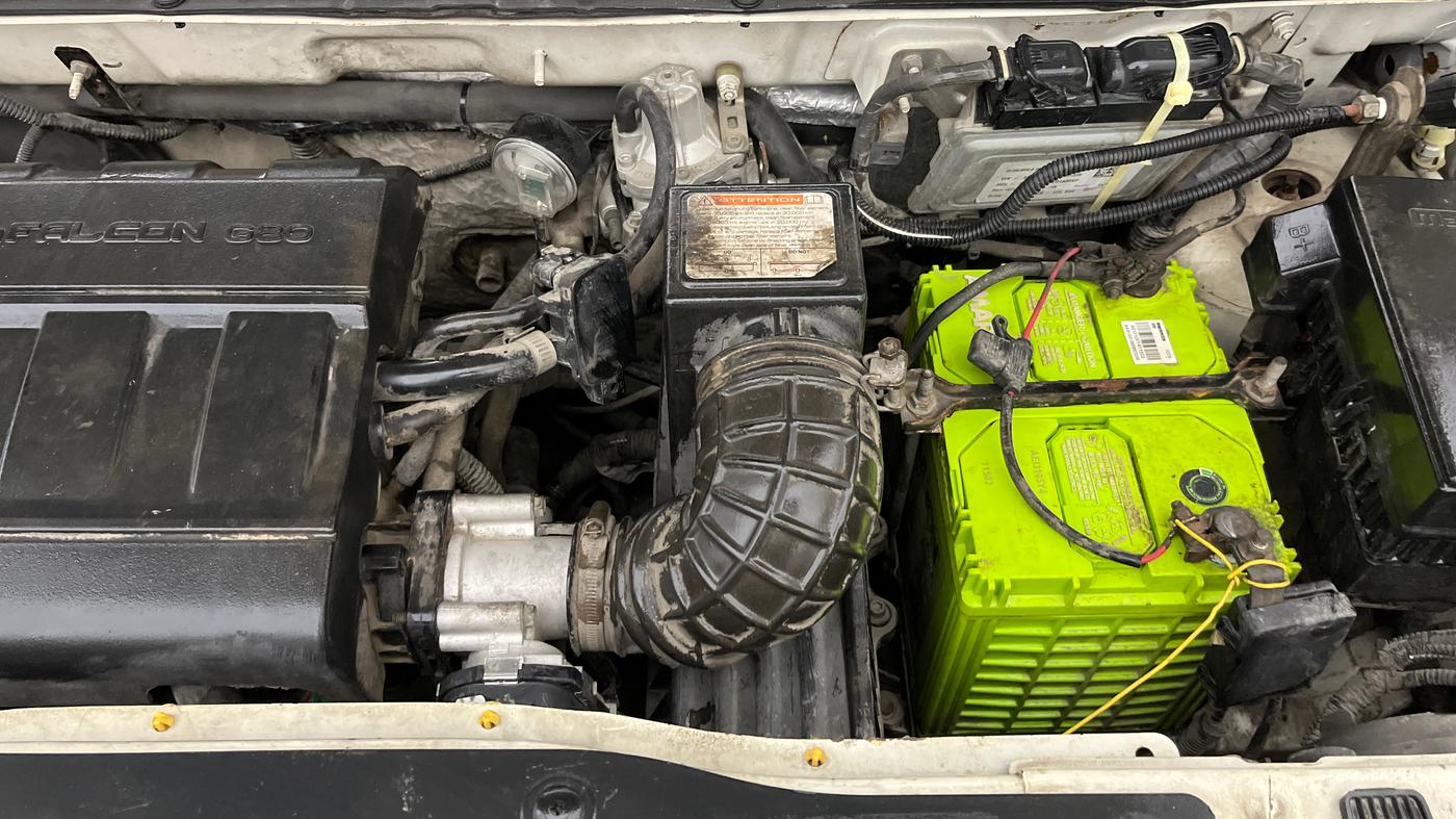 2016 Mahindra Kuv100 K8 6 STR, CNG, Manual, 22,314 km, Engine View - Left