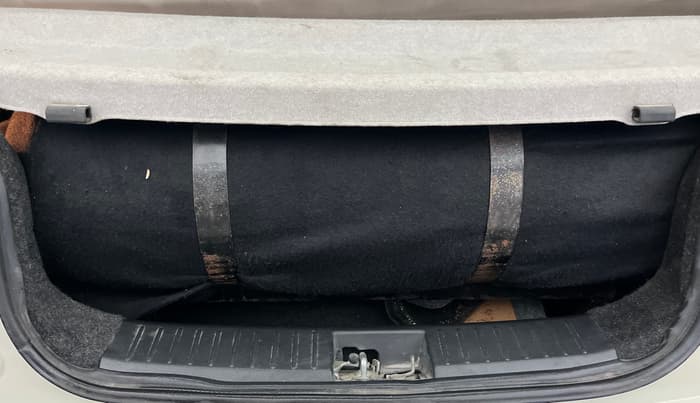 2016 Mahindra Kuv100 K8 6 STR, CNG, Manual, 22,314 km, Boot Inside