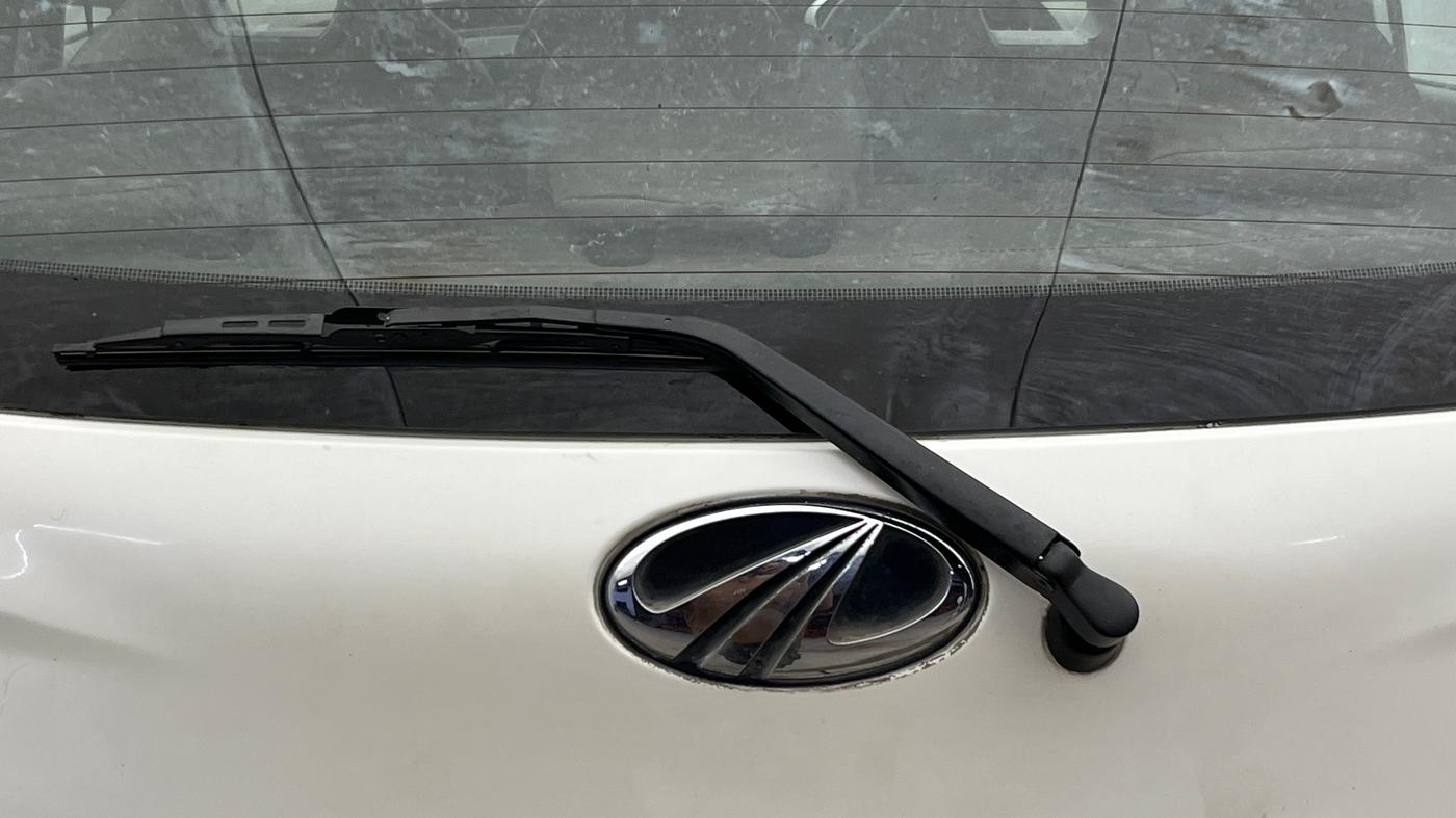 2016 Mahindra Kuv100 K8 6 STR, CNG, Manual, 22,314 km, Rear Wiper