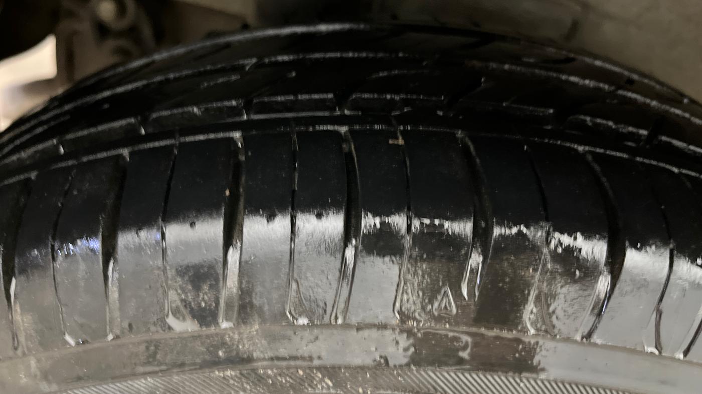 2016 Mahindra Kuv100 K8 6 STR, CNG, Manual, 22,314 km, Right Rear Tyre Tread