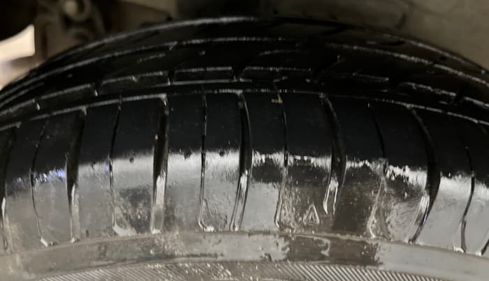 2016 Mahindra Kuv100 K8 6 STR, CNG, Manual, 22,314 km, Right Rear Tyre Tread
