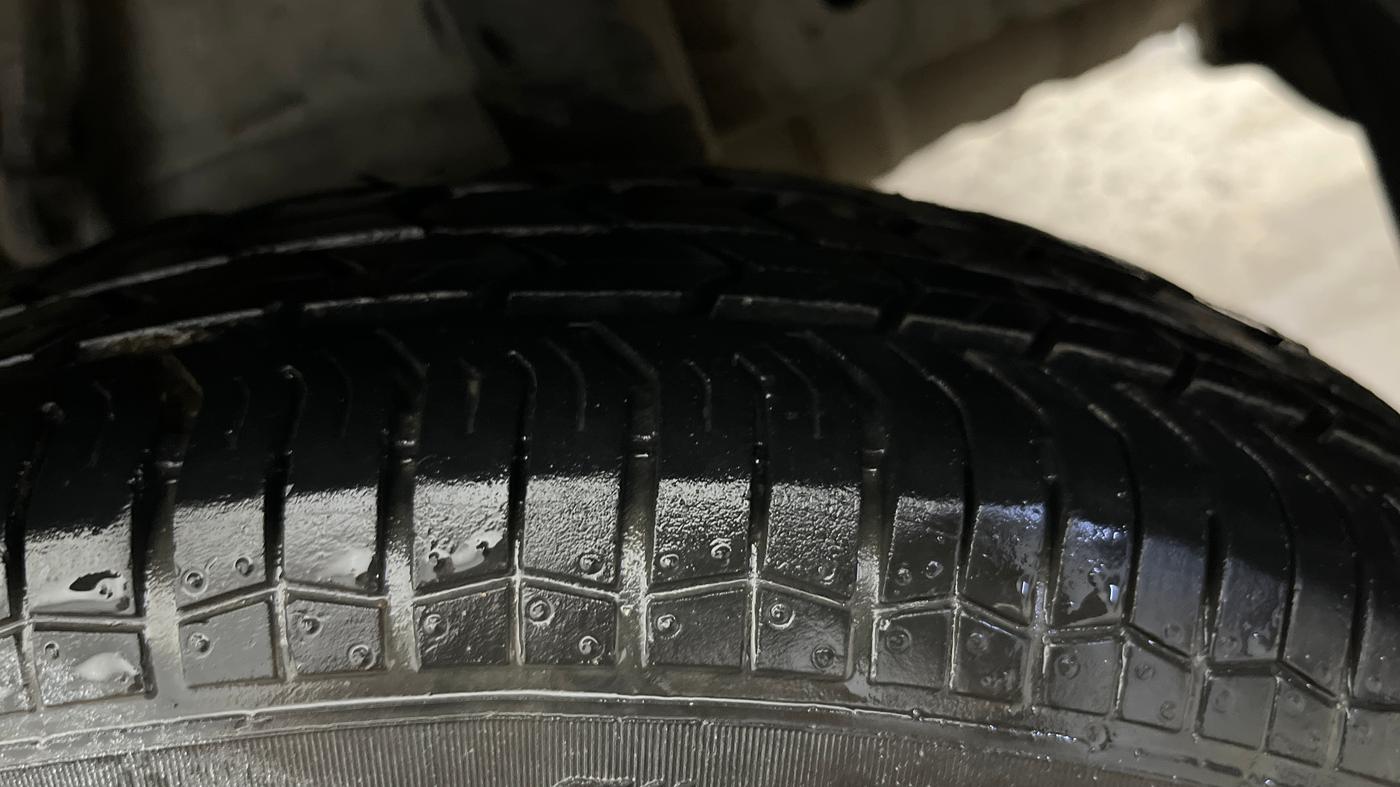 2016 Mahindra Kuv100 K8 6 STR, CNG, Manual, 22,314 km, Left Rear Tyre Tread