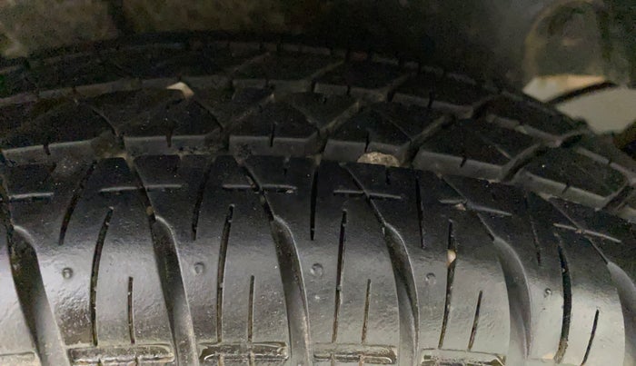 2017 Maruti Swift LXI (O), Petrol, Manual, 3,822 km, Right Rear Tyre Tread