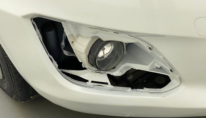 2017 Maruti Swift LXI (O), Petrol, Manual, 3,822 km, Right fog light - Fog Light cover missing