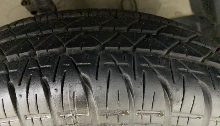 2017 Maruti Swift LXI (O), Petrol, Manual, 3,822 km, Right Front Tyre Tread