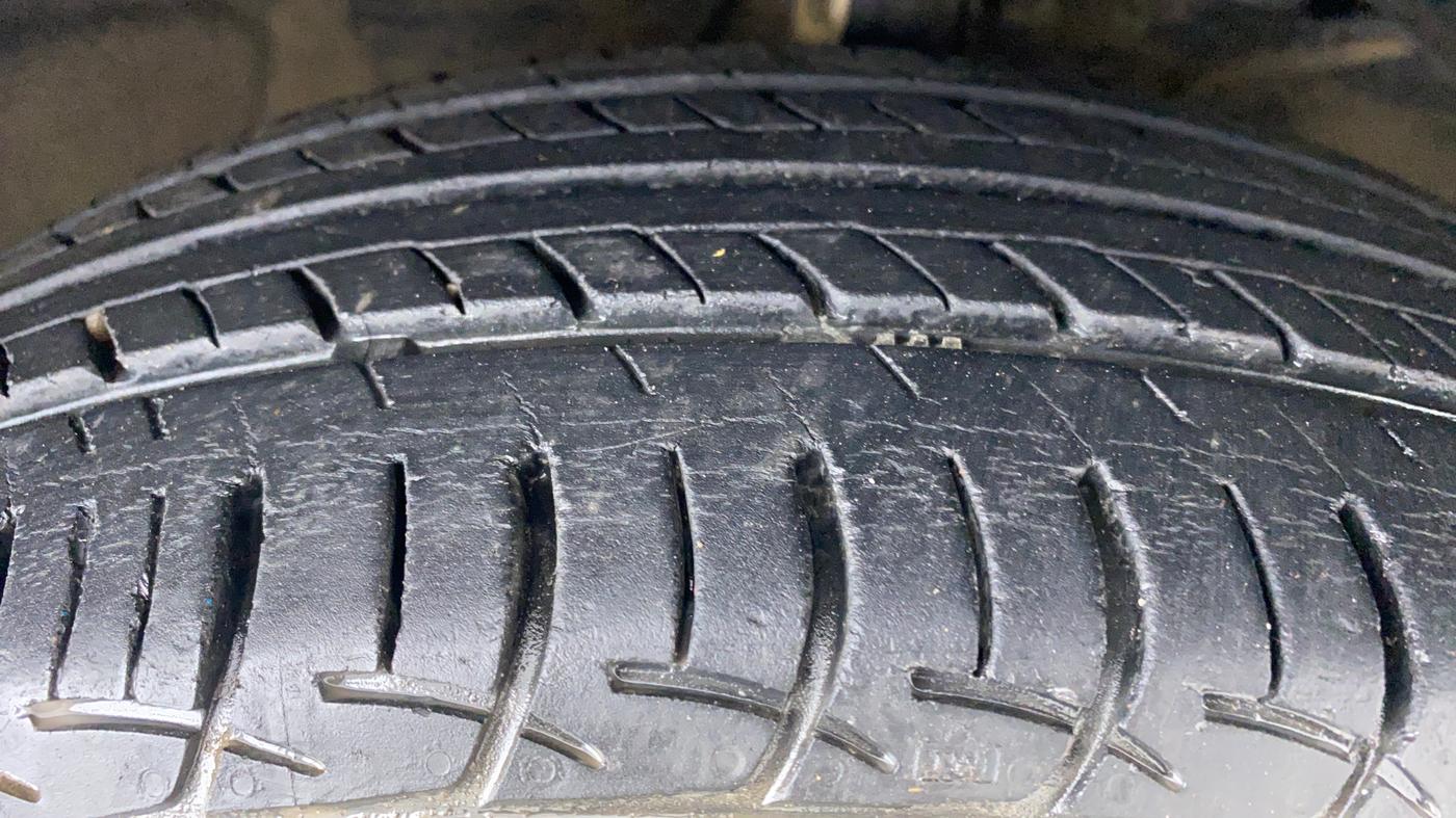 2018 Maruti Baleno DELTA PETROL 1.2, Petrol, Manual, 34,735 km, Right Front Tyre Tread