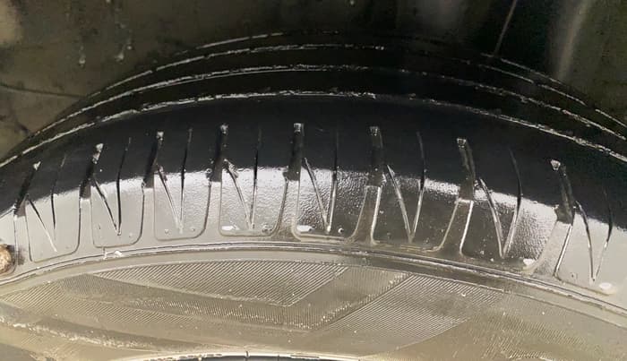 2021 KIA SONET HTK PLUS 1.2, Petrol, Manual, 1,07,211 km, Left Rear Tyre Tread