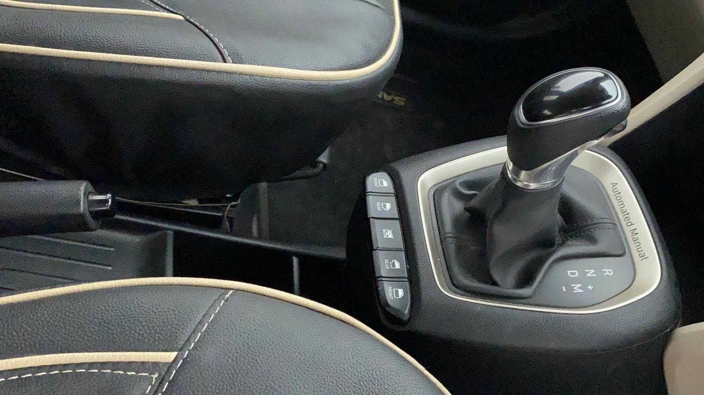 2018 Hyundai NEW SANTRO MAGNA AMT, Petrol, Automatic, 23,436 km, Gear Lever