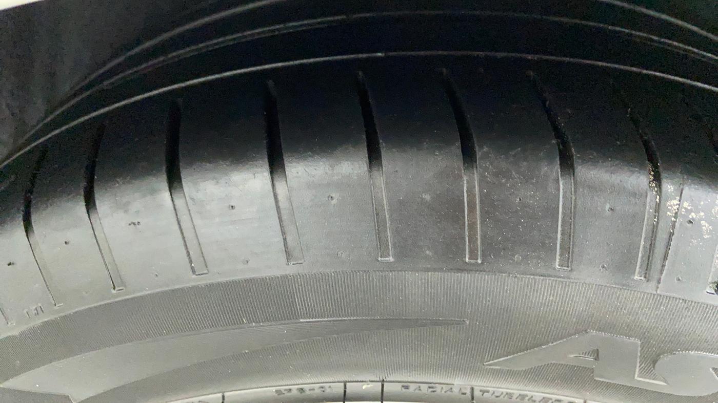 2015 BMW 3 Series 320D, Diesel, Automatic, 35,591 km, Right Rear Tyre Tread