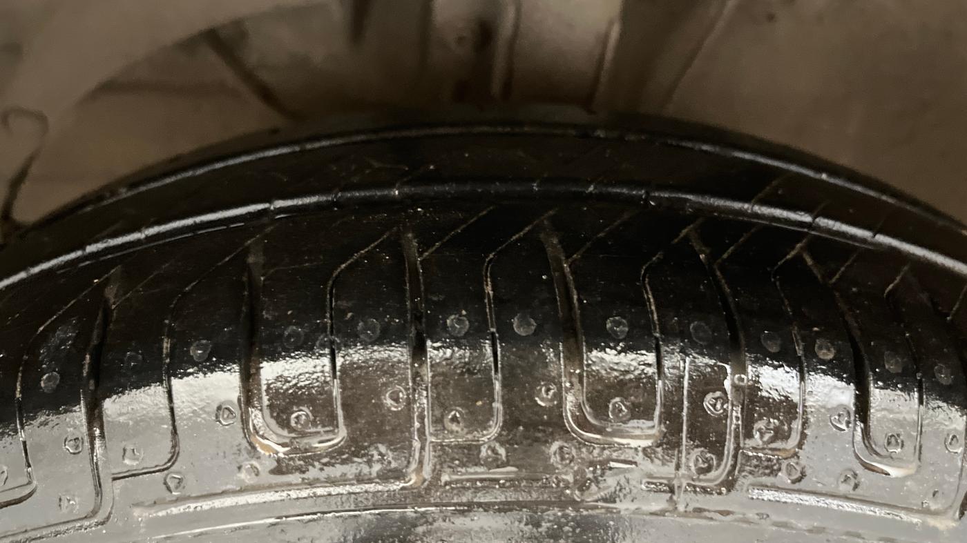 2018 Maruti Dzire LXI, CNG, Manual, 44,443 km, Left Front Tyre Tread