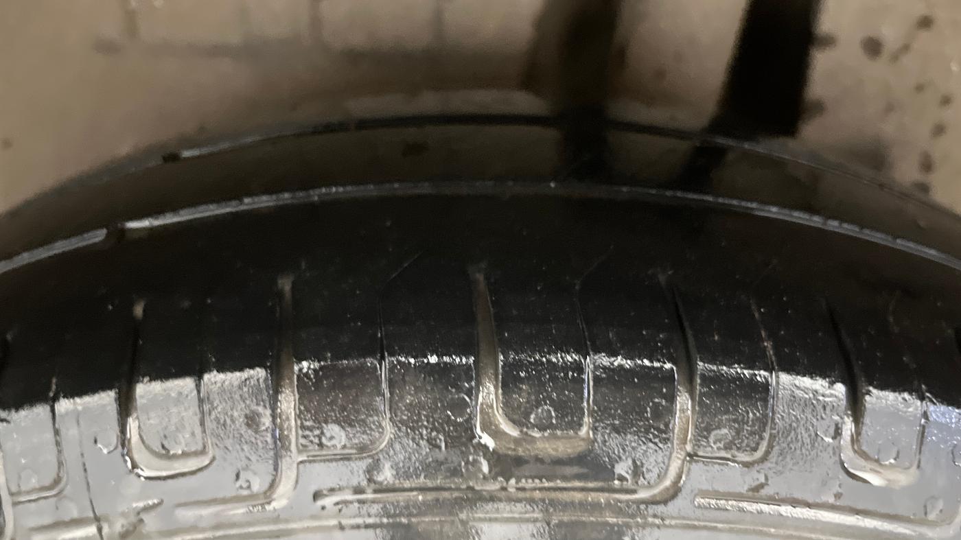 2018 Maruti Dzire LXI, CNG, Manual, 44,443 km, Left Rear Tyre Tread