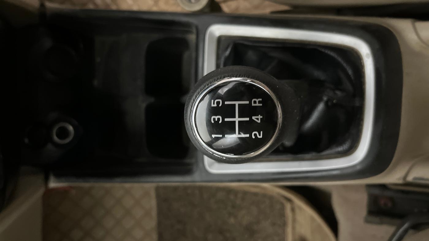 2018 Maruti Dzire LXI, CNG, Manual, 44,443 km, Gear Lever
