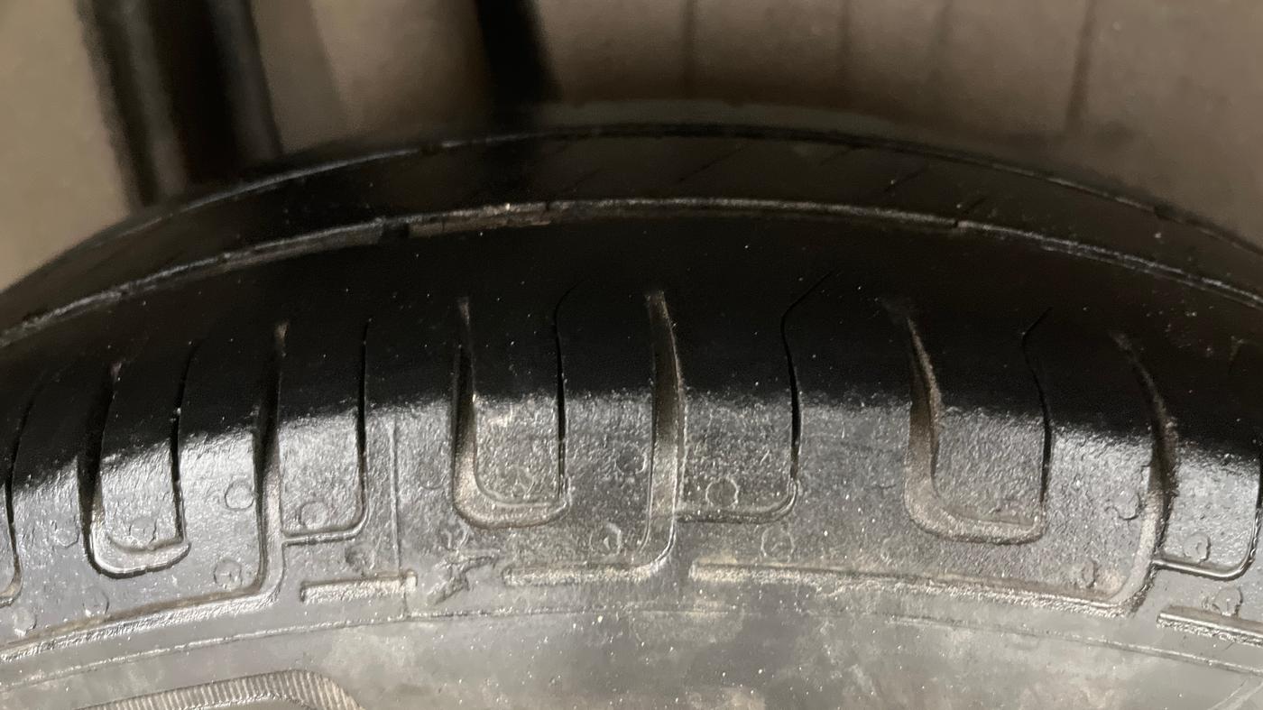 2018 Maruti Dzire LXI, CNG, Manual, 44,443 km, Right Rear Tyre Tread