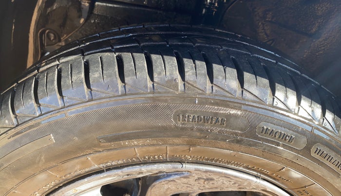 2022 Hyundai GRAND I10 NIOS SPORTZ AMT 1.2 KAPPA VTVT, Petrol, Automatic, 9,996 km, Left Front Tyre Tread