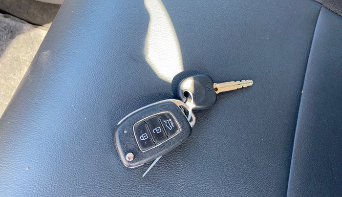 2022 Hyundai GRAND I10 NIOS SPORTZ AMT 1.2 KAPPA VTVT, Petrol, Automatic, 9,996 km, Key Close Up