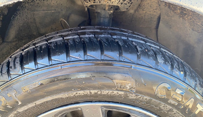 2022 Hyundai GRAND I10 NIOS SPORTZ AMT 1.2 KAPPA VTVT, Petrol, Automatic, 9,996 km, Right Front Tyre Tread