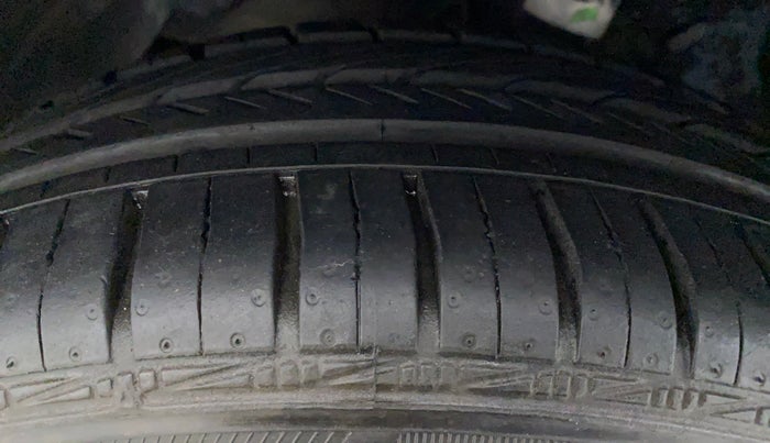 2016 Tata Zest XT RT, Petrol, Manual, 60,223 km, Right Front Tyre Tread