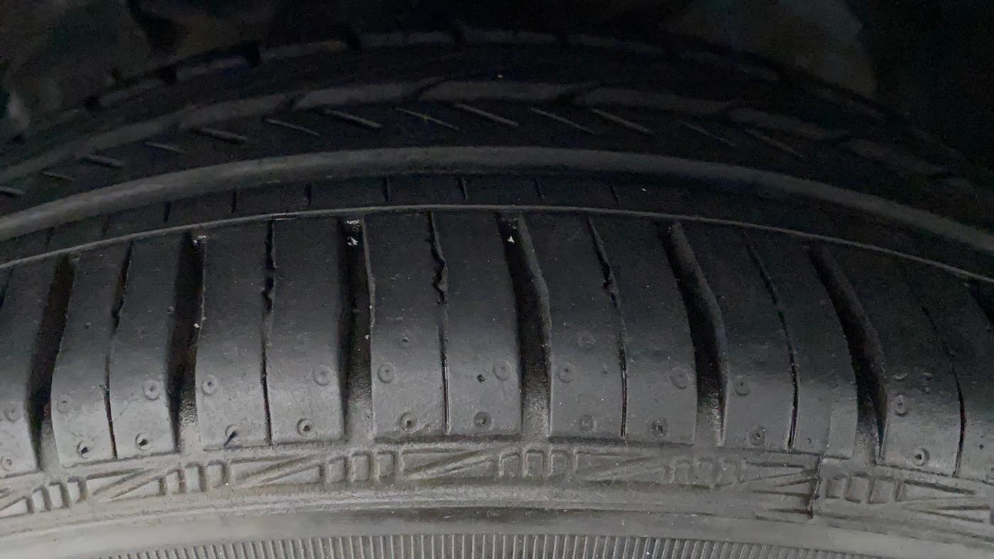 2016 Tata Zest XT RT, Petrol, Manual, 60,223 km, Left Front Tyre Tread