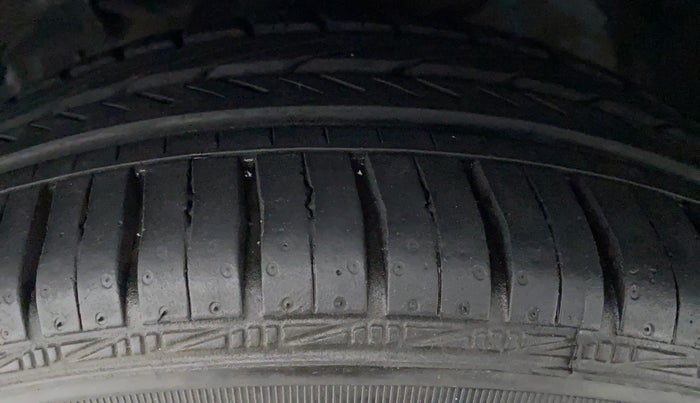 2016 Tata Zest XT RT, Petrol, Manual, 60,223 km, Left Front Tyre Tread