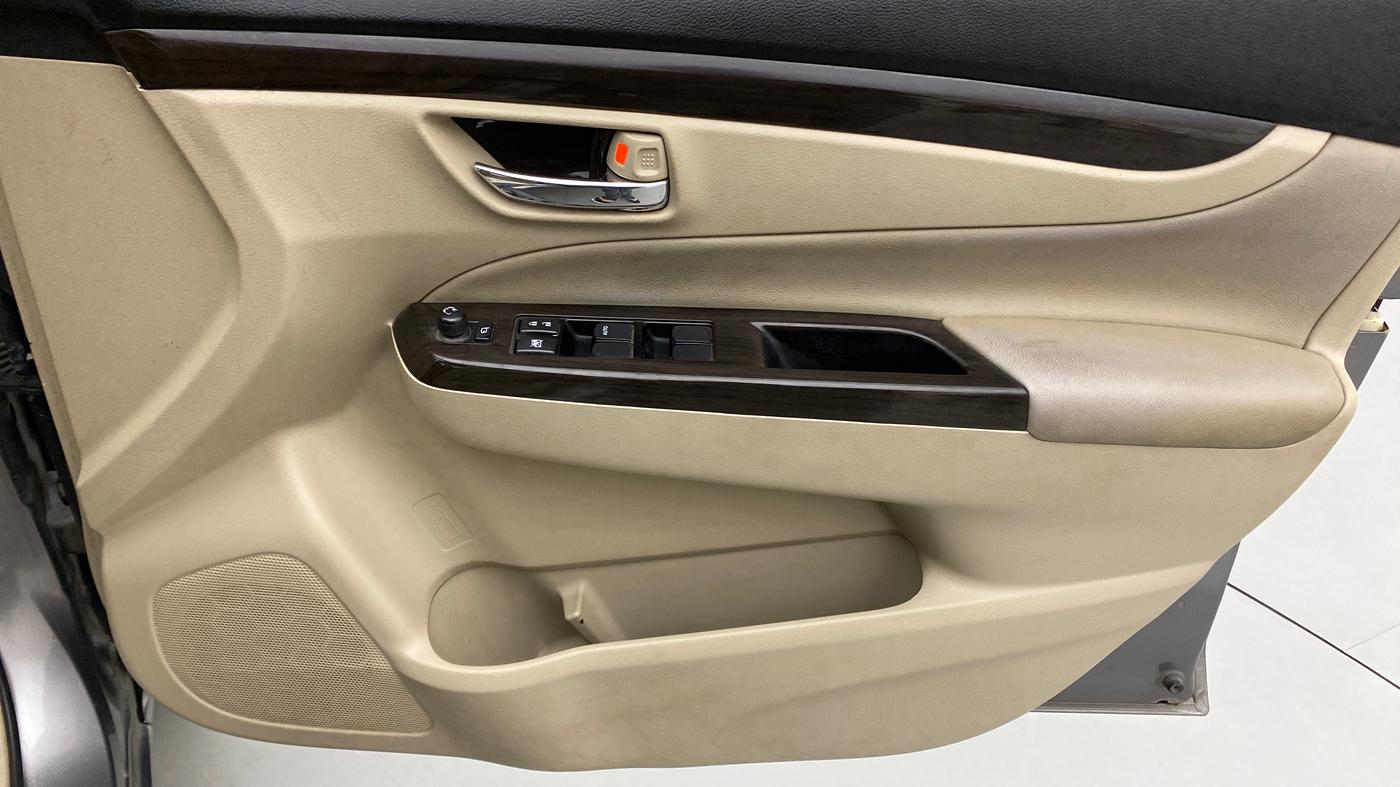 2017 Maruti Ciaz ZETA 1.4  AT PETROL, Petrol, Automatic, 42,258 km, Driver Side Door Panels Control
