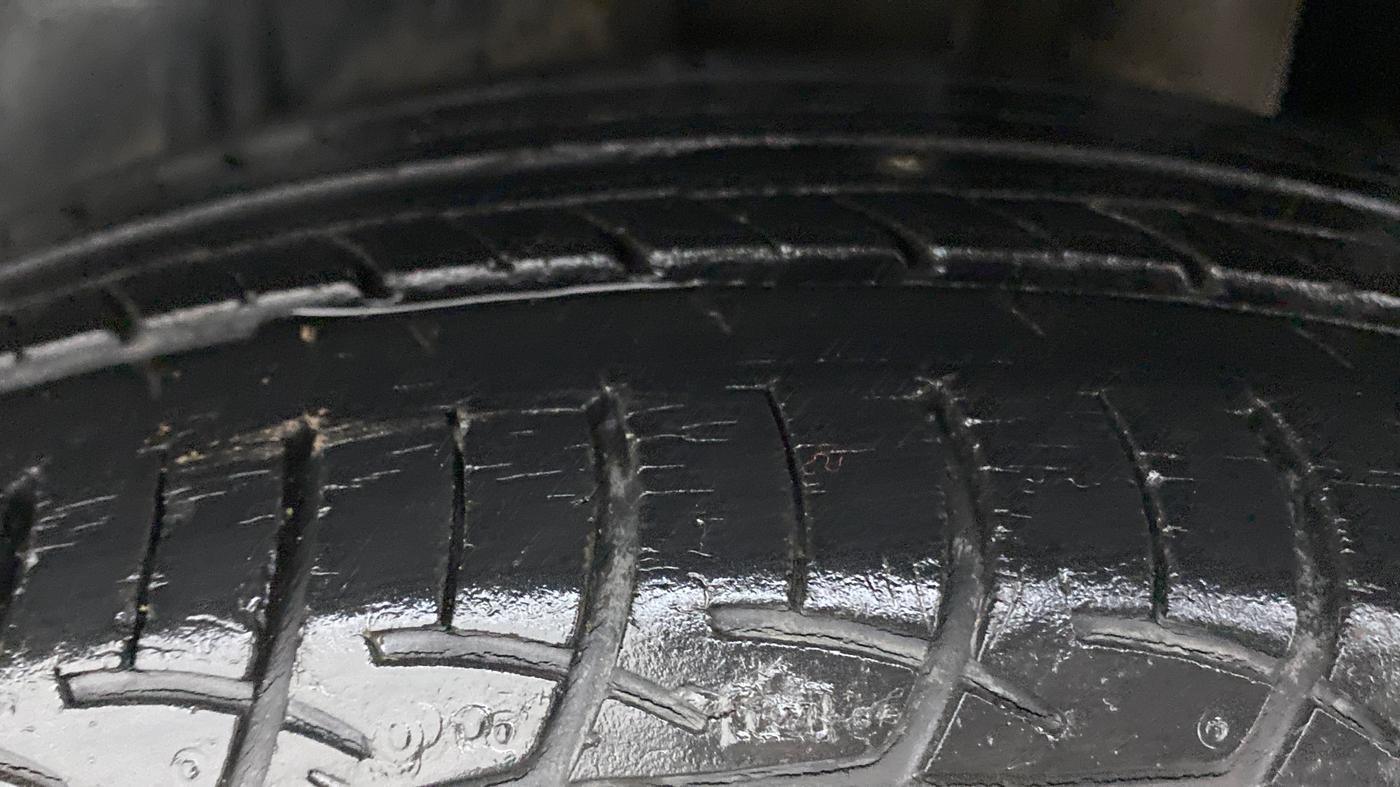 2017 Maruti Ciaz ZETA 1.4  AT PETROL, Petrol, Automatic, 42,258 km, Left Rear Tyre Tread
