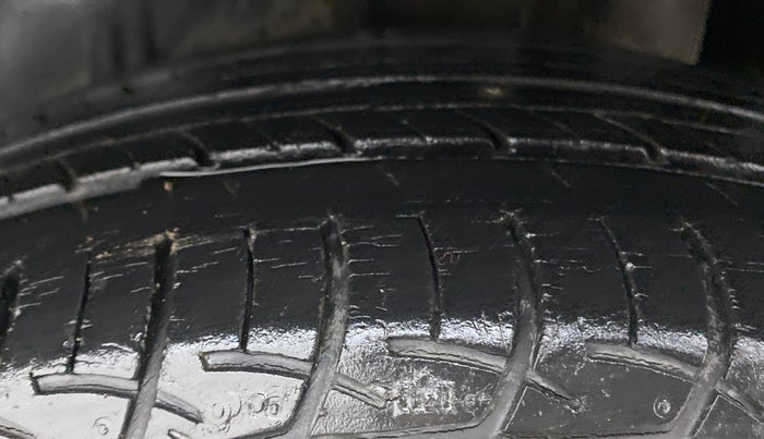 2017 Maruti Ciaz ZETA 1.4  AT PETROL, Petrol, Automatic, 42,258 km, Left Rear Tyre Tread